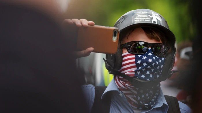 oh my god twitter doesn’t include alt text from images in their API